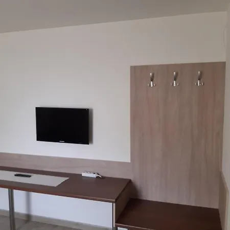 M47 Vendeghaz-airport Guest house *