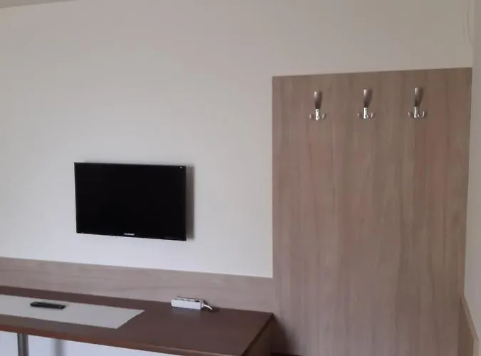 M47 Vendégház-airport Casa de hóspedes 3*